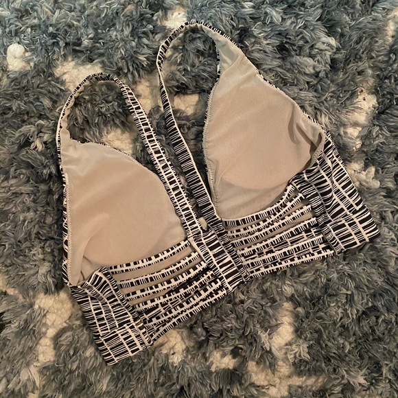 Victoria’s Secret VSX Sports Bra - Picture 7 of 8